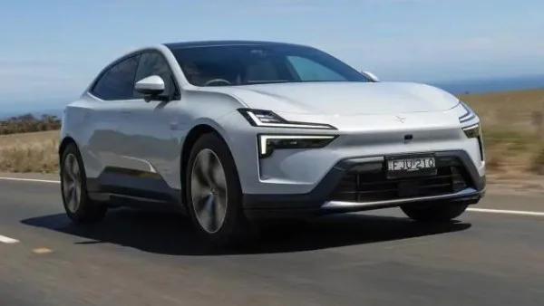 بولستار 4 الكهربائية 2026: تصميم مبتكر وأداء متميز