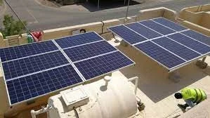 تحديات انتشار محطات الطاقة الشمسية فوق أسطح المنازل