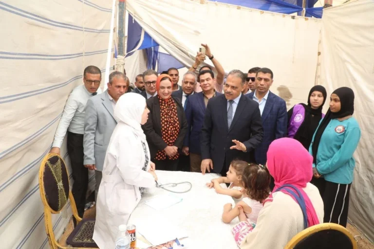 محافظ الشرقية يشهد القافلة الطبية بمركز شباب بردين
