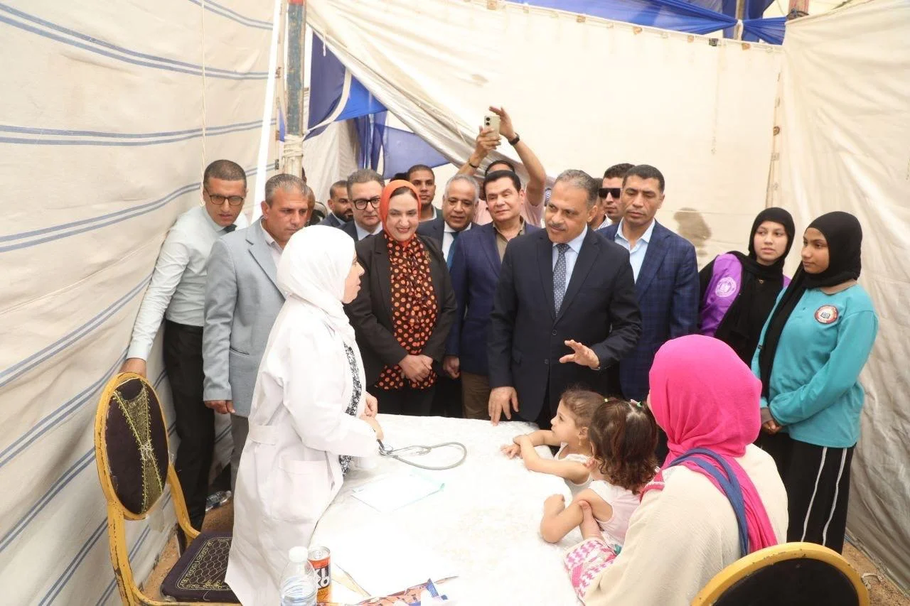 محافظ الشرقية يشهد القافلة الطبية بمركز شباب بردين