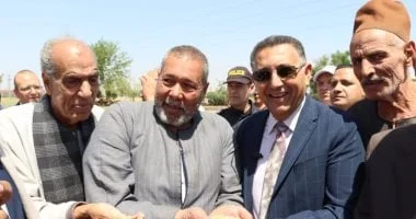 محافظ القليوبية يتفقد موسم حصاد القمح بقها