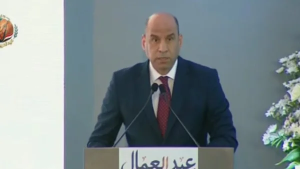 دعم الحكومة لمهنية العمال وتعزيز بيئة العمل