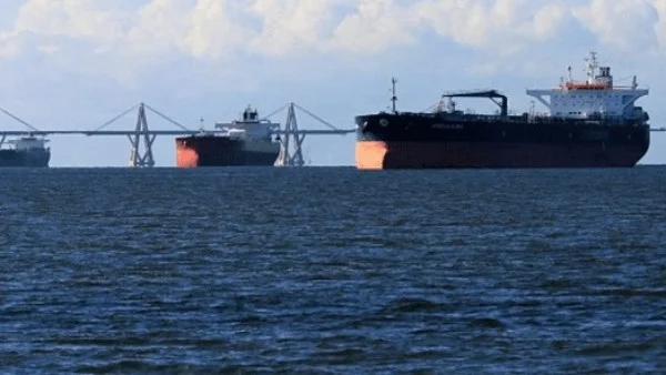 إيران تطلب تسديد رسوم عبور مضيق هرمز بالعملات الرقمية