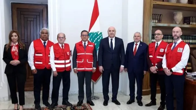 الرئيس اللبناني يطالب بوقف استهداف المدنيين والمسعفين