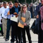 انخفاض طلبات إعانات البطالة في أمريكا فـي أسبوع واحد