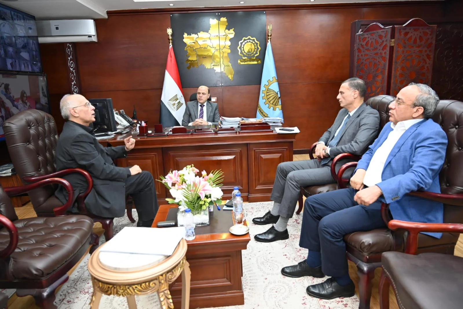 محافظ الغربية يناقش تحسين الخدمات مع النواب