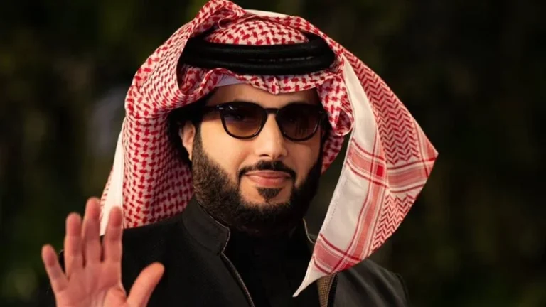 مدير تاكسي لندن يشيد بتركي آل الشيخ