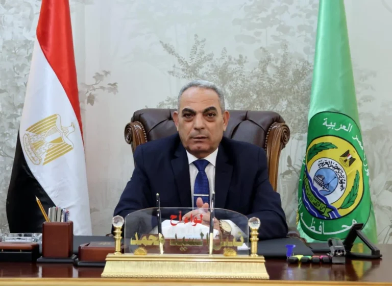 محافظ الإسماعيلية يهنئ أبطال المصارعة بعد فوزهم في البطولة الإفريقية