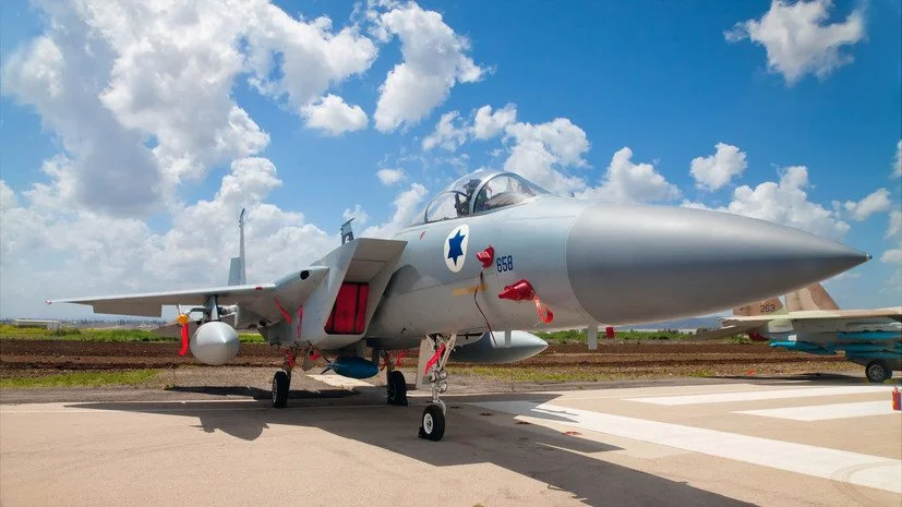 6500 طن من المعدات العسكرية تصل إسرائيل