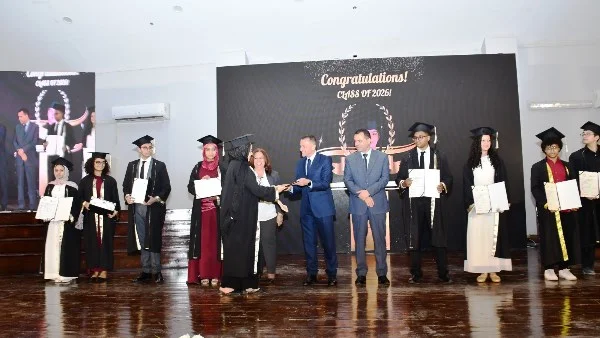 تخريج أول دفعة بشهادة دولية في مدارس النيل بأسوان