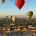 تحليق 1650 سائحًا فوق معابد الأقصر