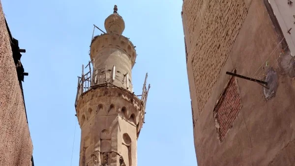 ترميم مسجد جوهر المعيني بعد الكشف عن شروخ بالمئذنة