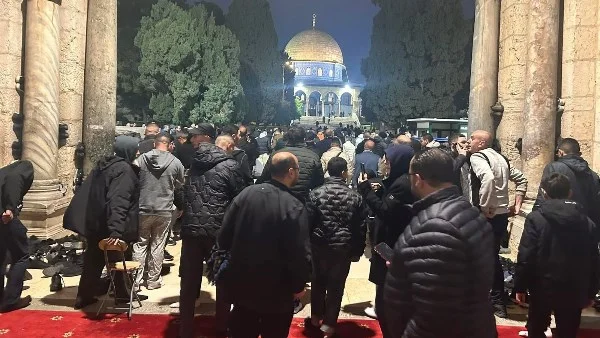 3000 فلسطيني يؤدون صلاة الفجر في المسجد الأقصى بعد الإغلاق