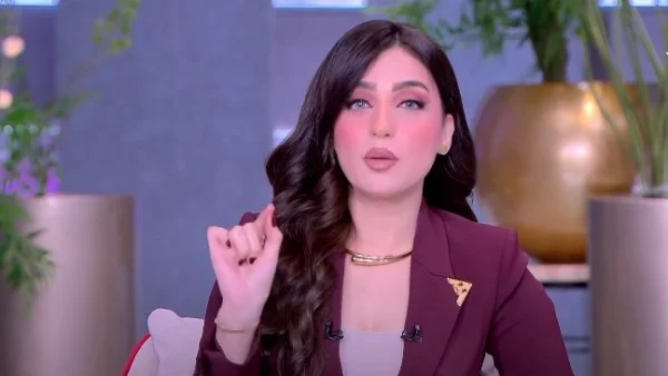 ياسمين عز تعلق على جدل أمير عيد في عزاء ليلى فاروق