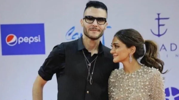 طليقة أمير عيد تعبر عن استيائها من تصوير العزاء