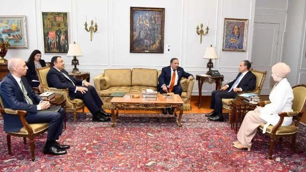 اجتماع أبو هميلة ووزير الخارجية لتعزيز المصالح الوطنية