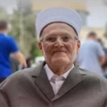 إسرائيل تمنع الشيخ عكرمة صبري من دخول الأقصى حتى 2026