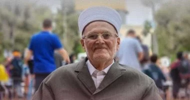 إسرائيل تمنع الشيخ عكرمة صبري من دخول الأقصى حتى 2026