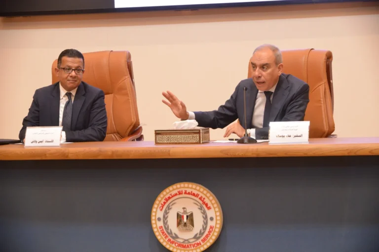 رئيس الاستعلامات يلتقي الإعلاميين الأجانب في مصر
