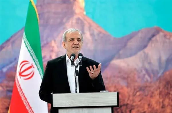 الرئيس الإيراني يصف الحصار البحري الأمريكي بالسلوك العدواني