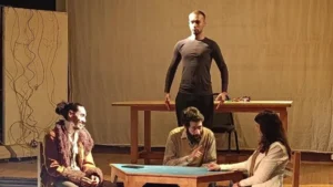 عرض "سالب صفر" يناقش تأثير التكنولوجيا على الإنسانية