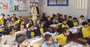 تصحيح الواجب المنزلي للطلاب داخل المدارس