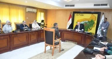 توجيهات محافظ الفيوم لحل مشكلات المواطنين الصحية والخدمية