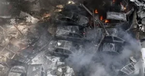 لبنان ينكّس أعلامه ويعلن الحداد بعد غارات إسرائيلية مدمرة