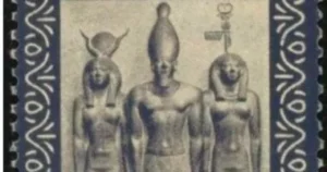 طابع بريد يعود لعام 1947 يوثق ثالوث الملك منكاورع