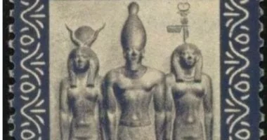 طابع بريد يعود لعام 1947 يوثق ثالوث الملك منكاورع