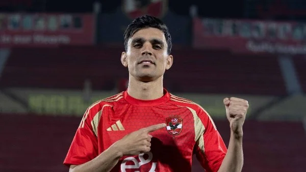 إصابة أشرف بن شرقي خلال مباراة الأهلي وسموحة