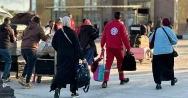 مصر تمد غزة بـ168 ألف سلة غذائية وتستقبل الجرحى