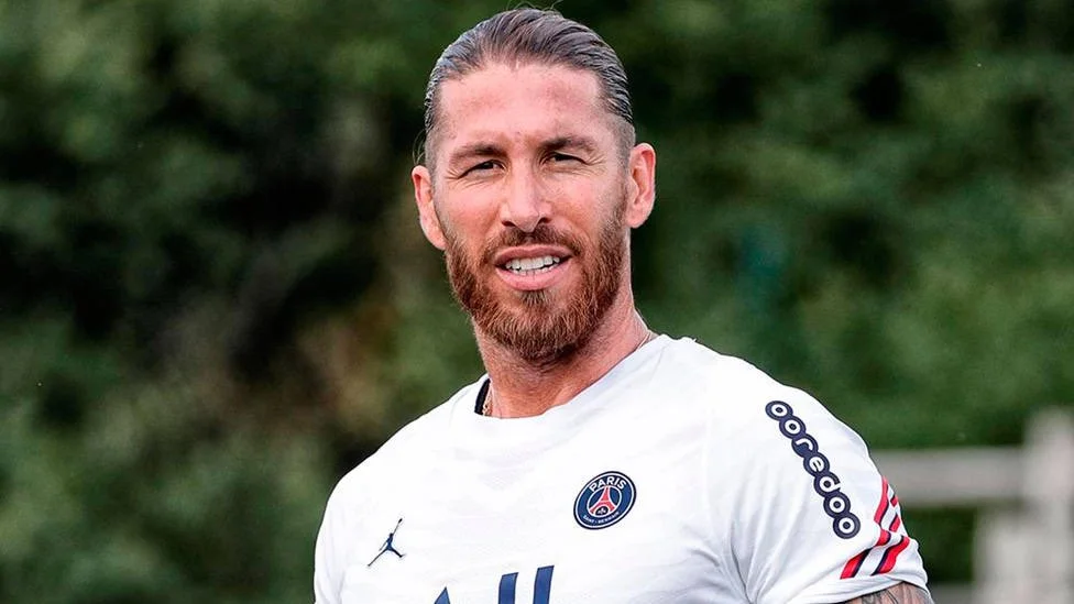 راموس يحتفل بفوز إشبيلية على أتلتيكو مدريد