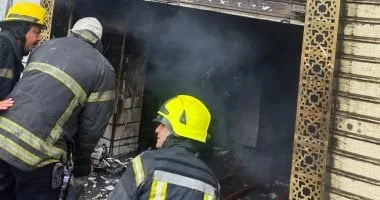 إخماد حريق في محل تجاري بمنطقة الهرم