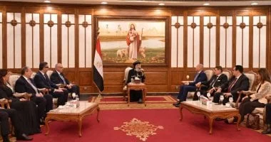 رئيس جامعة القاهرة يهنئ البابا تواضروس بعيد القيامة
