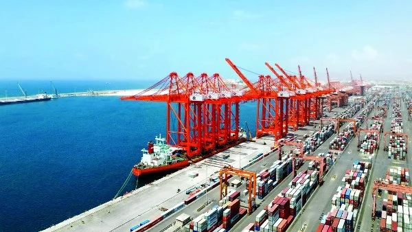 سلطنة عُمان وبنيتها الاقتصادية في ظل التحديات العالمية