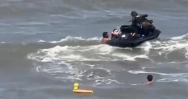 إنقاذ طفل من الغرق في بحر شبين القناطر