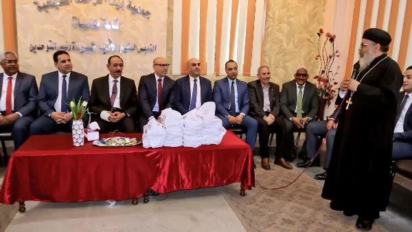 محافظ سوهاج يشارك أطفال "بيت الرحمة" عيد القيامة المجيد