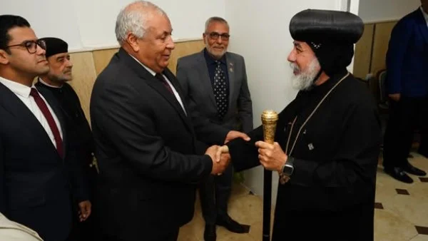 تهاني محافظ مطروح للأنبا كاراس بعيد القيامة المجيد