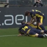 نابولي يتأخر أمام بارما في الشوط الأول