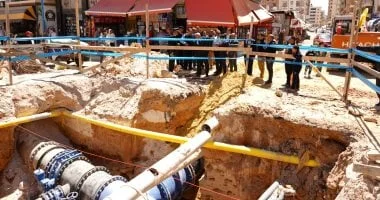 محافظ مطروح يتفقد توسعة شبكة المياه بشارع علم الروم