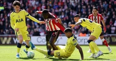 توتنهام يواصل التدهور في الدوري الإنجليزي بهزيمة أمام سندرلاند