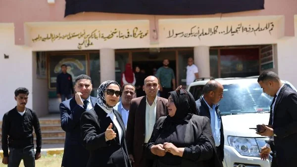 زيارة مفاجئة لمحافظ الوادي الجديد لمدرسة الصم