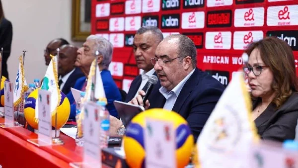 رئيس الاتحاد الإفريقي يشكر النادي الأهلي لدعمه للبطولة