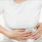 أطعمة ومشروبات طبيعية لتحسين الهضم وتقليل الانتفاخ