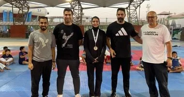 تهنئة وزير الرياضة لسلمى محمد عصام ببرونزية التايكوندو