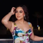 سعر فستان بوسي يثير الجدل عبر السوشيال ميديا