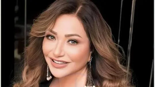 ليلى علوي تهنئ المسيحيين بعيد القيامة