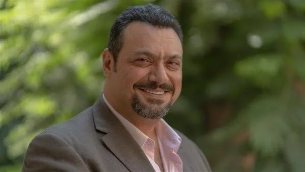 مراد مكرم يحتفل بشم النسيم ويشيد بأداء هيثم حسن