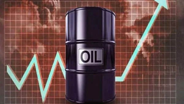 النفط يتجاوز 100 دولار مجددًا وسط توترات جيوسياسية